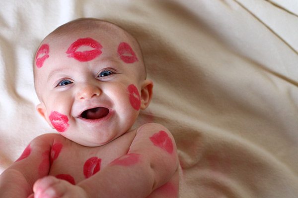 baby kiss images #5