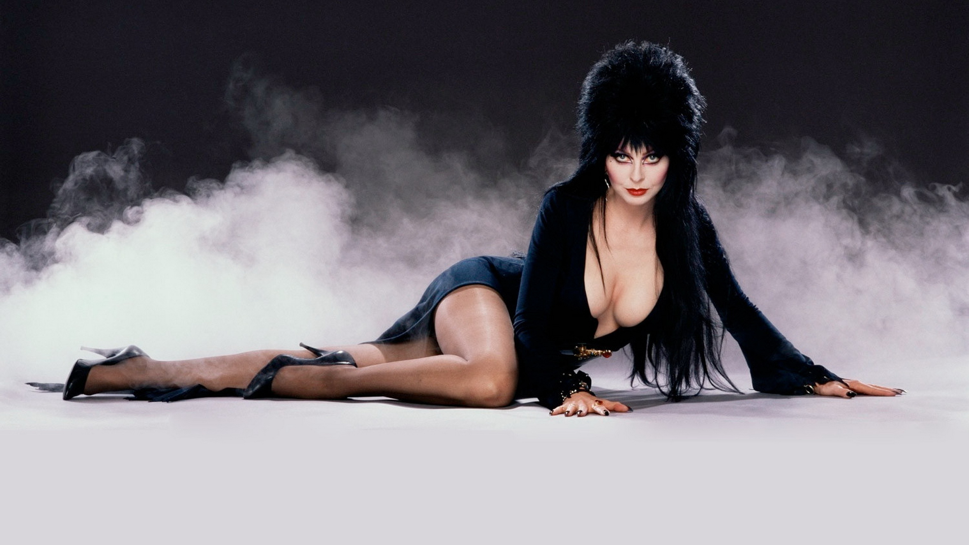 Elvira mistress of the dark wallpaper