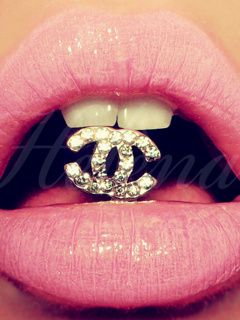 1000+ images about chanel wallpaper on Pinterest | Wall decor