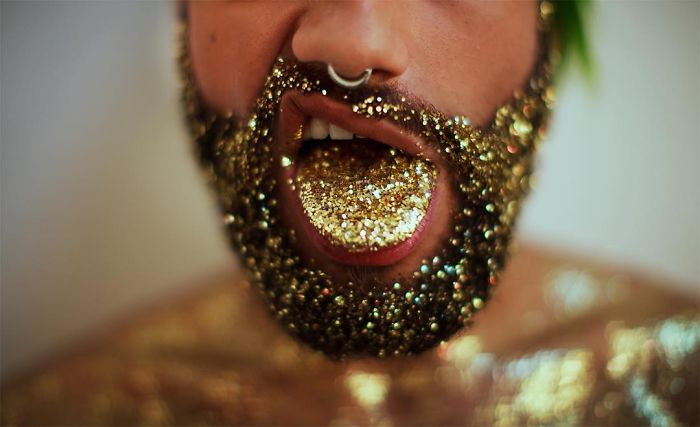Men Are Covering Their Beards In Glitter Just In Time For The