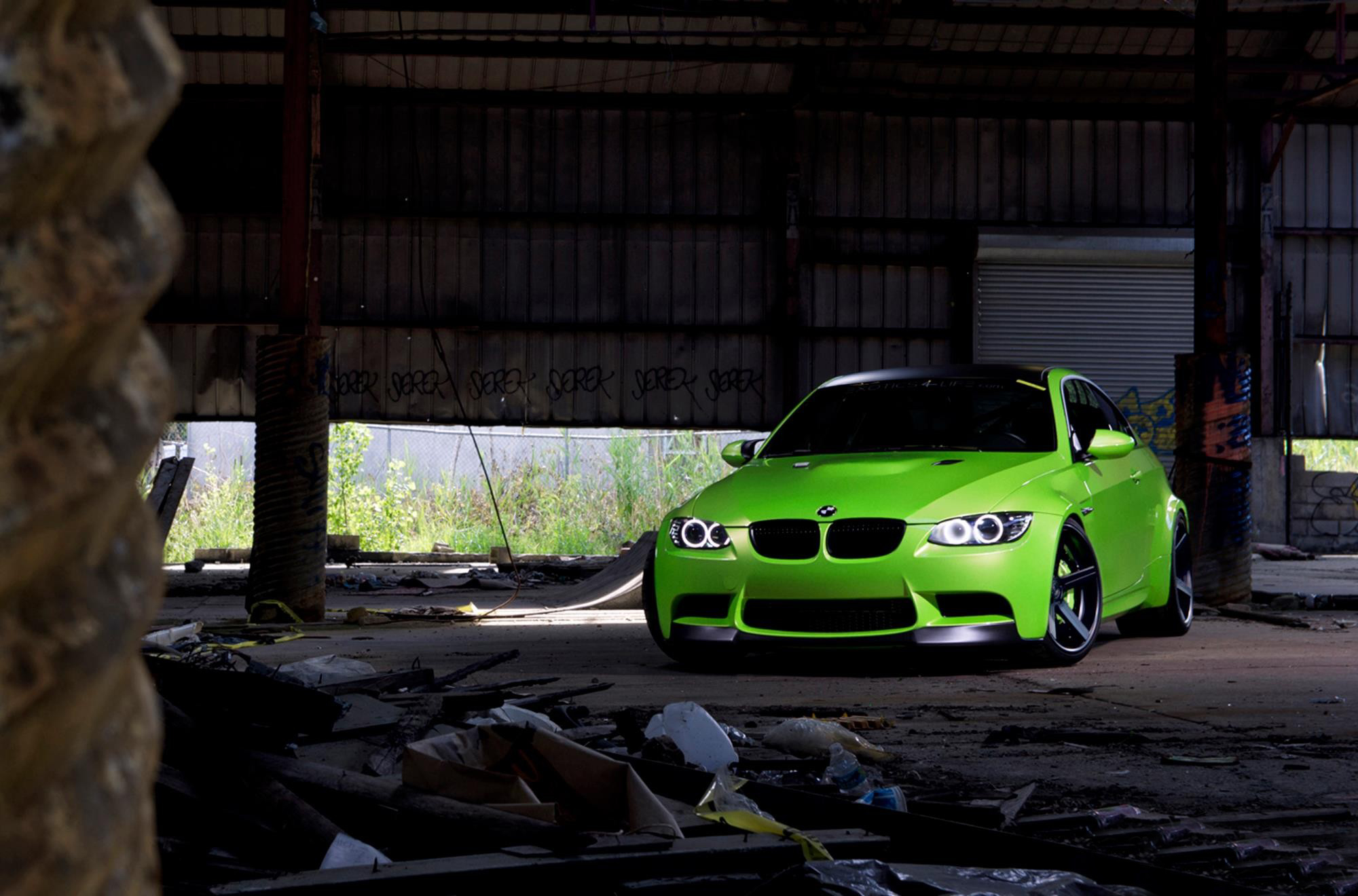 Зеленый свет машина. BMW e92 зеленая. BMW e92 салатовая. BMW m3 Green. BMW e92 Coupe зеленая.