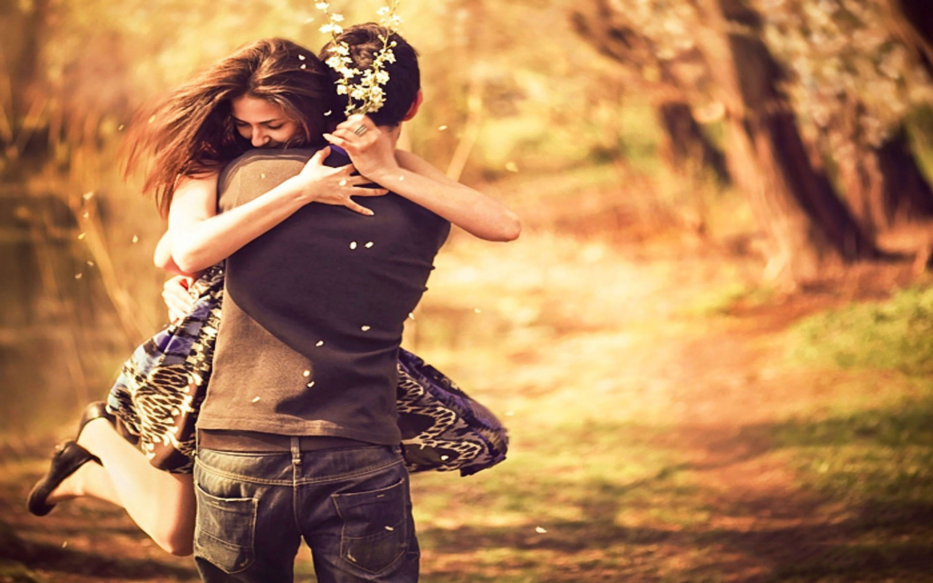 Cute Couple Hug Wallpapers | Pictures of Lovers Hugging